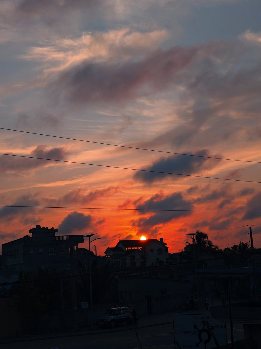 OnesimeQ's tweet photo. A beautiful sunset ✨📷❤️. Vous préférez à gauche ou à droite 👀 https://t.co/4uwcKPmptb