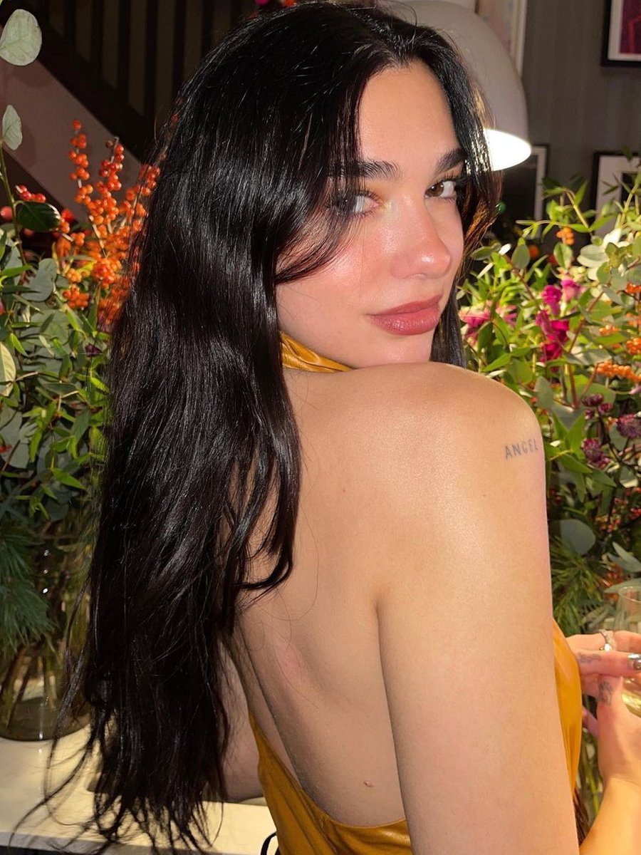 addictionlipa's tweet photo. everyone's dream girl, dua lipa https://t.co/nLX6ywEDaK