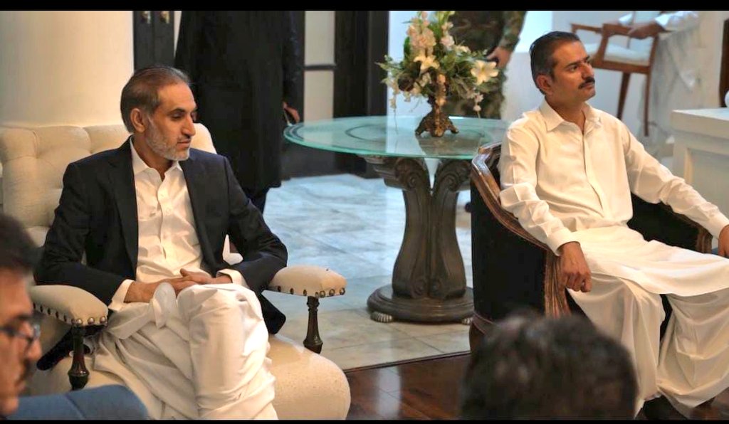 HammalKalmati_'s tweet photo. وزیراعلی بلوچستان کی زیر صدارت گوادر سے متعلق اہم اجلاس میں شرکت کی۔اجلاس میں مقامی لوگوں کے حقوق اور اختیارات کی تحفظ کو یقینی بنانے پر اتفاق کیا گیا۔ وزیراعلی بلوچستان نے کلانچی پاڑہ اور بخشی کالونی کے مکینوں کو مالکانہ حقوق دینے،کلانچ میں پانی فراہمی سمیت دیگر منصوبوں کی منظورہ دے دی۔وزیراعلی بلوچستان کی گوادر سے متعلق خصوصی دلچسپی قابل ستائش ہے جس پر میں انکا مشکور ہوں۔