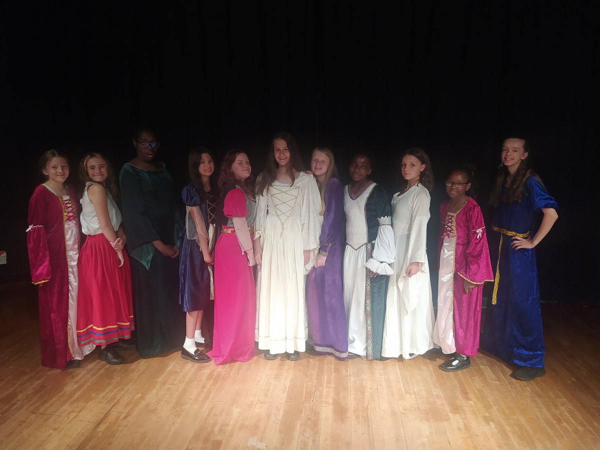 Miss_KStuart's tweet photo. A selection of our cast photos from today's Y6 performance! The rest and videos of all of the songs will be on the Year 6 page of the @TemplarsPrimary website on Monday 🌟🎭🎶 https://t.co/1LnXHWHduQ