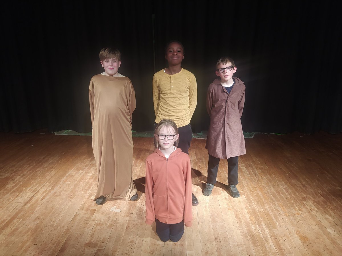 Miss_KStuart's tweet photo. A selection of our cast photos from today's Y6 performance! The rest and videos of all of the songs will be on the Year 6 page of the @TemplarsPrimary website on Monday 🌟🎭🎶 https://t.co/1LnXHWHduQ