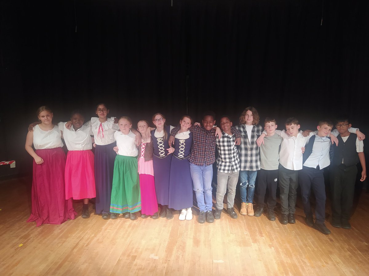 Miss_KStuart's tweet photo. A selection of our cast photos from today's Y6 performance! The rest and videos of all of the songs will be on the Year 6 page of the @TemplarsPrimary website on Monday 🌟🎭🎶 https://t.co/1LnXHWHduQ