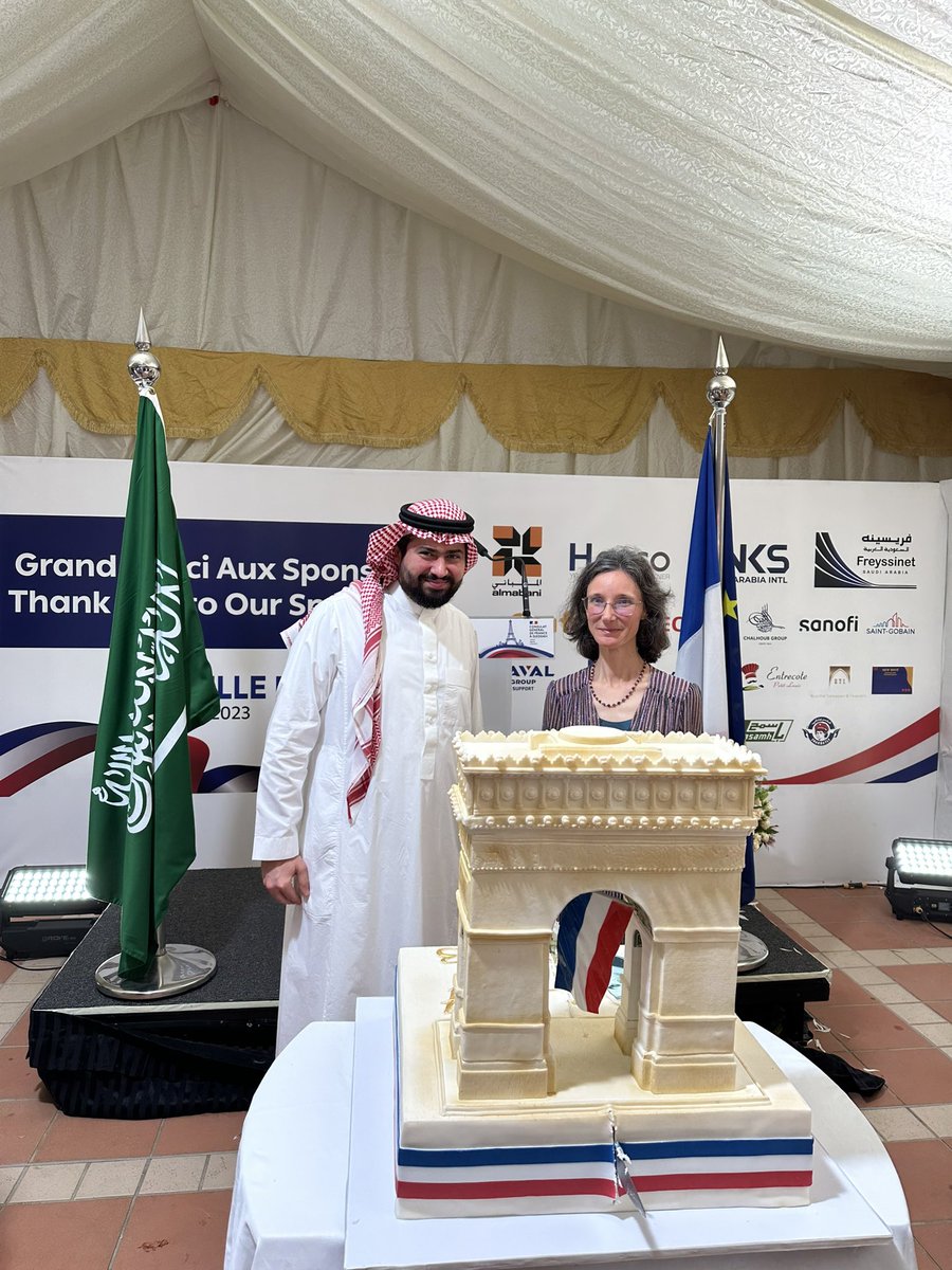 moaidmahjoub's tweet photo. Ce 14 juillet, le #BastilleDay, est l'occasion de saluer les valeurs de la République 🇫🇷 "Liberté, Egalité, Fraternité" et le renforcement remarquable des relations  remarquables 🇫🇷🤝🇸🇦 au cours des derniers mois.
Que l'amitié franco-saoudienne vive éternellement !
#FranceKSA 🇫🇷💙🤍❤️💚🇸🇦
@ludovic_pouille @corm_kammoun