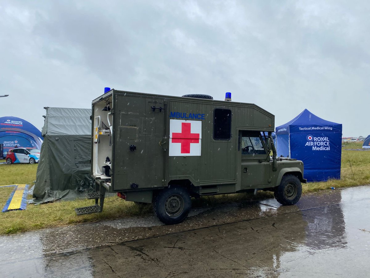 Despite the very ☔️ weather, day 1 of RIAT has gone swimmingly! Tactical Medical Wing have been busy engaging with the public and showcasing the RAFMS capabilities. We hope to see many more people over the weekend, come 🌧️ or ☀️ #RIAT23 #TMW @Commander_GE