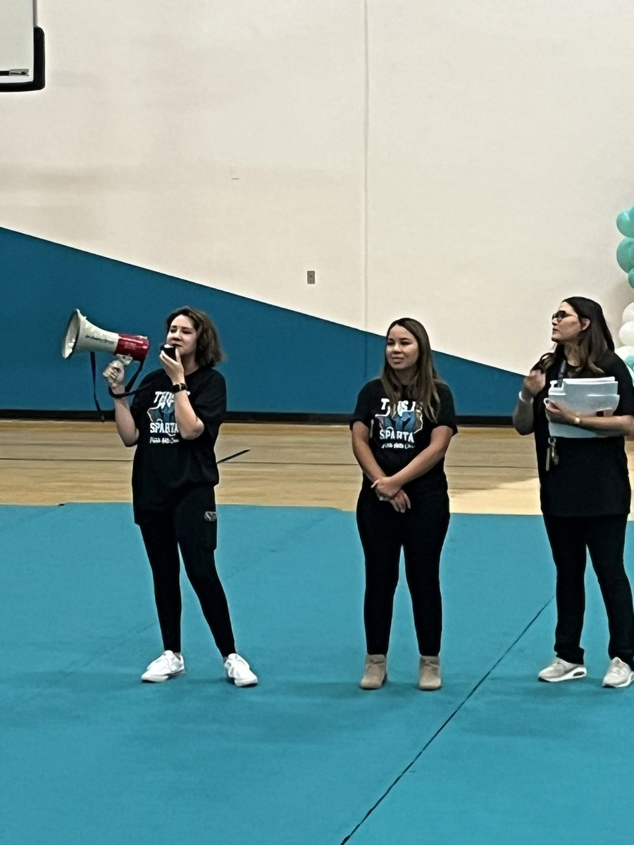 ELicon_JCE's tweet photo. Last day of Pebble Hills Cheer Camp and my daughter loved it! #RISE #TeamSISD #Sparta #phhscheer https://t.co/REL6UHrzwV
