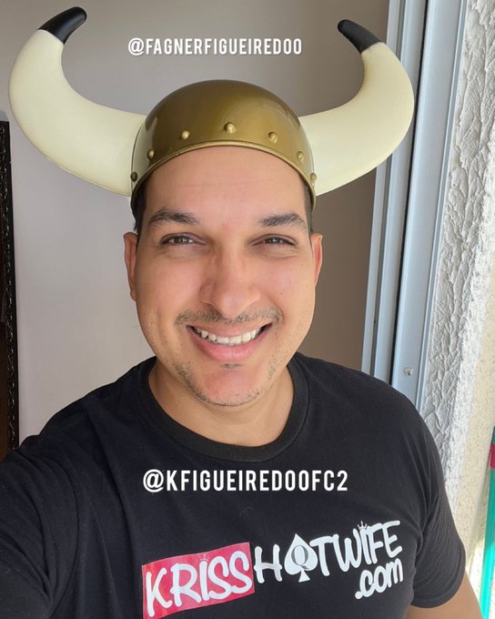 Eu nasci no dia 25 de Abril, justamente no dia que &eacute; comemorado o Dia do CORNO, j&aacute; nasci predestinado