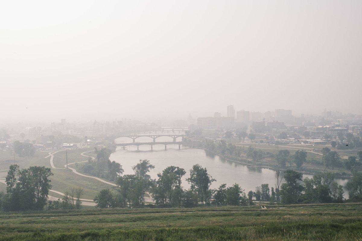 It's been a weird summer in the Mississippi River basin - wildfire smoke, worsening drought, humid heat. We want to know - how is extreme weather affecting you?

Take our quick survey &amp; please share: forms.gle/VnquVuYvrxfgjx…

📷 Haze in Cedar Rapids, Iowa via <a href="/gazettedotcom/">The Gazette</a>