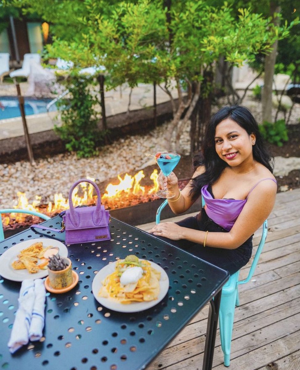 Every Summer has a story... Create yours at Lone Star Court Hotel! 🍸☀️ 
Book Now: bit.ly/2Do4OwL
📷 foodfashionandchill