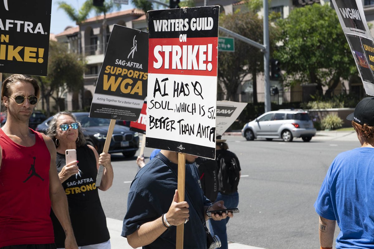 Leave it to a #professionalwriter to get the point across in two words.
#writersstrike #wgastrong #writersstrike #wgastrike #sagaftrastrong #sagaftrastrike #hollywoodstrike #fairpay #protectingcreativerights #artistsrights #ai #UnionStrong