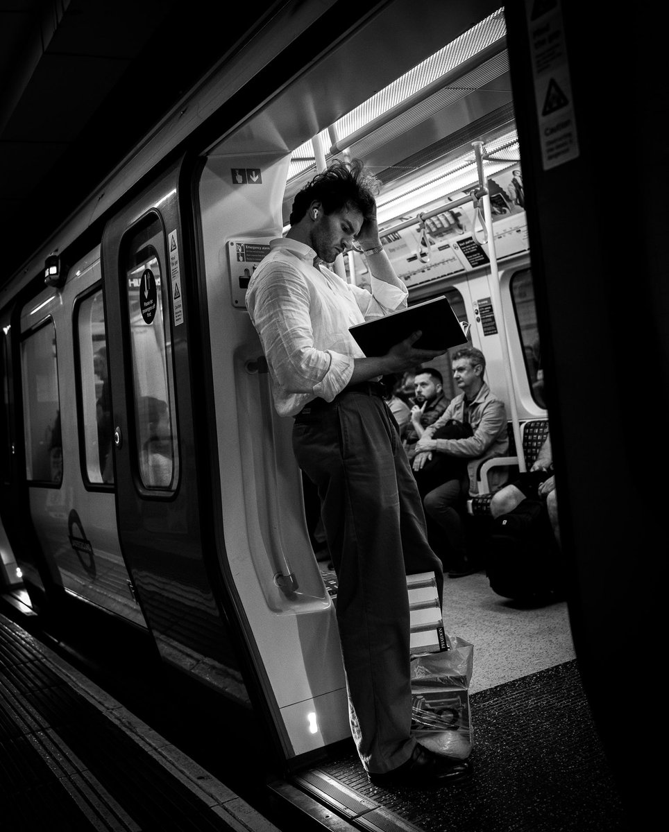 sony_shooter's tweet photo. The reader. 

#everybodystreet #streetgrammers  #storyofthestreet #bw #bnw #photography #streetphotography #blackandwhitephotography #streetmoment #mono #streetfocus #Monochrome #35mm #streetsshared #tube #underground #Reading #book https://t.co/voFLuWMLUo