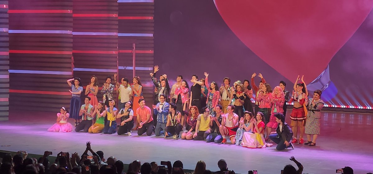 Simplemente espectacular <a href="/Vaselina_Mexico/">Vaselina</a> la música, efectos, el ensamble y nuestros consentidos <a href="/alixbauer/">Alix Bauer</a> <a href="/marianagarza70/">Mariana Garza</a> <a href="/erikrubin/">ERIK RUBIN</a> <a href="/bennyibarra/">Benny Ibarra De Llano</a> <a href="/DiegoSchoening/">Diego Schoening</a> están maravillosos.
Muchas que sea una gran temporada <a href="/alex_gou/">Alex gou</a>
<a href="/verojaspeado/">Verónica Jaspeado</a> <a href="/angelicavale/">Angelica Vale</a> <a href="/AndreaLegarreta/">Andrea Legarreta</a> CCT1