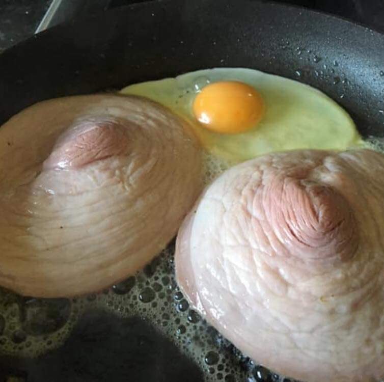 TXC_U's tweet photo. @dwarflis A taste of my home made eggs 😚 https://t.co/5oiAKB667z