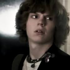 RT @zosia431: emo evan peters does something to me https://t.co/mIGC2qIsGX