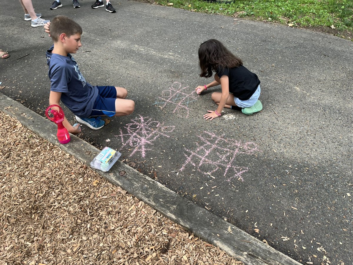 It was a great day of collaboration with our ILT! We loved ending our day at Wheaton Woods  playground connecting with our students and families. Students were able to meet some of our staff, play together, and pick a book to take home. @DirectorOSSWB @RCVPrincipal <a href="/mupatti/">Patti Polsinelli</a> <a href="/MCPS/">MCPS</a>