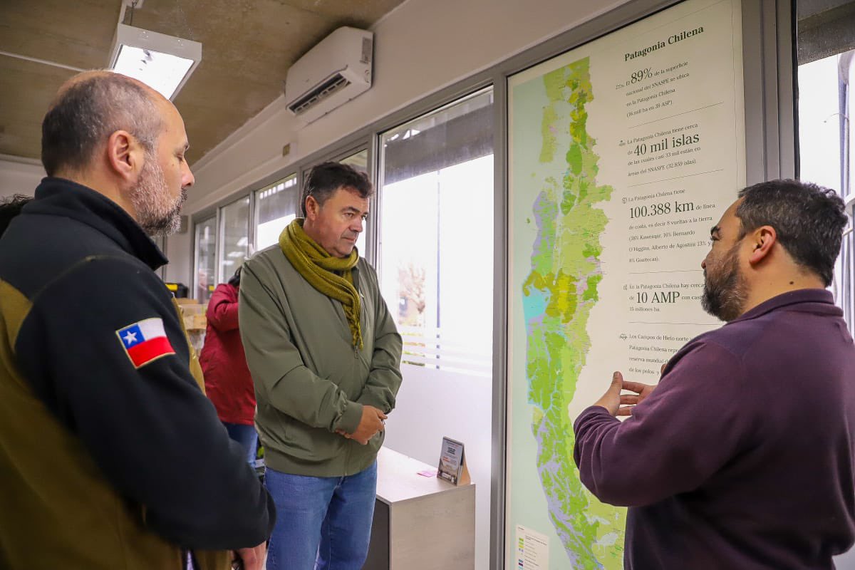 tvalenzuelavt's tweet photo. Maravilloso el trabajo de la @UAustraldeChile con su programa “Patagonia Austral” para monitorear y capturar con cámaras la gran biodiversidad de los bosques australes de Chile, pero que también apoyan a @conaf_minagri en transferir conocimientos en el manejo de áreas protegidas. https://t.co/eD7kdUhJra