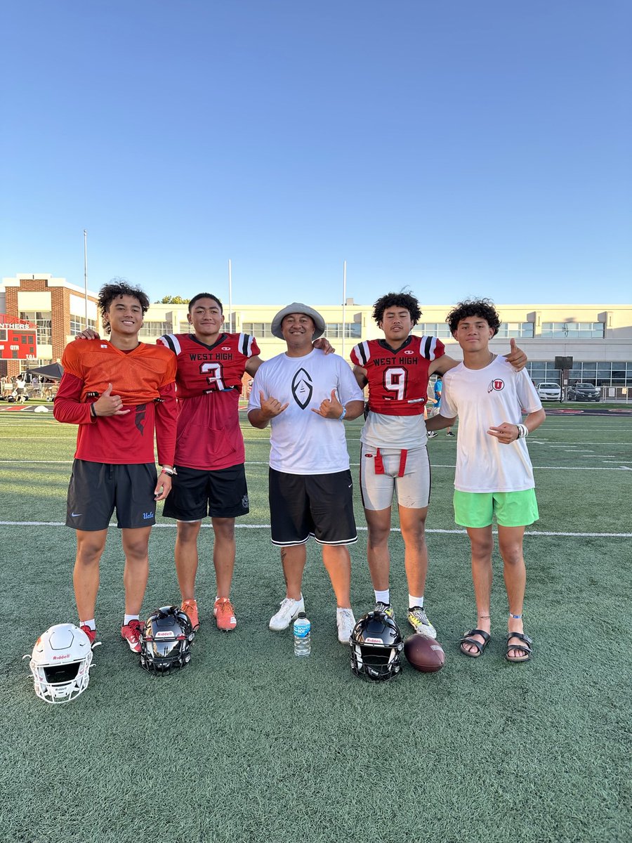 Closed out an amazing week w/ the Salt Lake City ⭕️ They celebrate each others wins & are each others biggest supporters. Our older group has set the foundation to which it is now common for our 7th & 8th graders to receive D1 Offers. Nothing happens by accident‼️ #qbinfluence