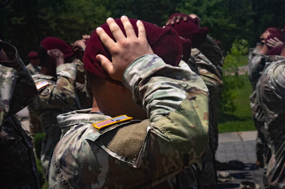 82ndABNDiv's tweet photo. Today the newest members to the team graduated from the Airborne Integration Course and took part in the ceremonial affairs. Congrats &amp; welcome to the greatest fighting force on the planet. AIRBORNE! ALL THE WAY!!

#AATW #AIC #ParatroopersFirst #TransformTheDivision https://t.co/DTD8sDqDhs
