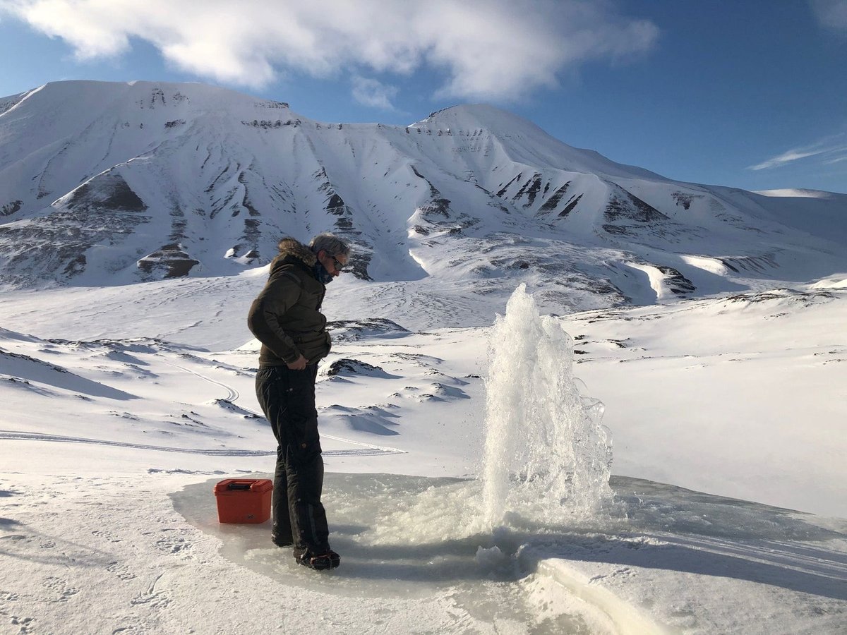 'This is millions-of-years-old methane that's been trapped in the rocks & is now finding a way to come out by exploiting these groundwater springs,' says Gabrielle Kleber, a glacial biogeochemist at University of Cambridge.

📷: Gabrielle Kleber