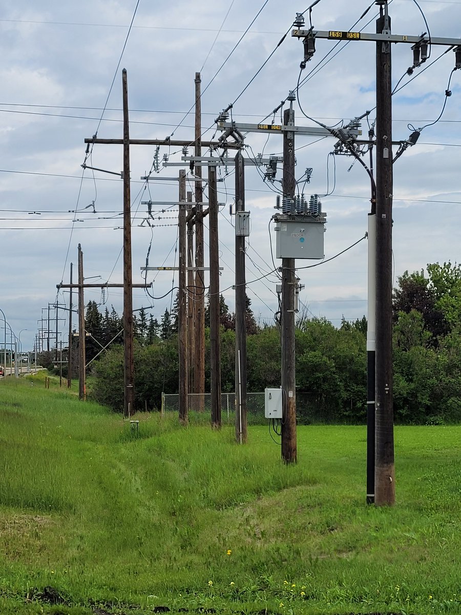 Utility_Safety's tweet photo. Things get very busy in the AIR, so be aware, with a locate request from #utilitysafety
#Fortis #Atco #EPCOR #ENMAX
#Eapuoc
#SafetyFirst
#Powerpole
#abcga
#aerial
#looklocateandlive #clicktoknow https://t.co/02WWdcOi5C