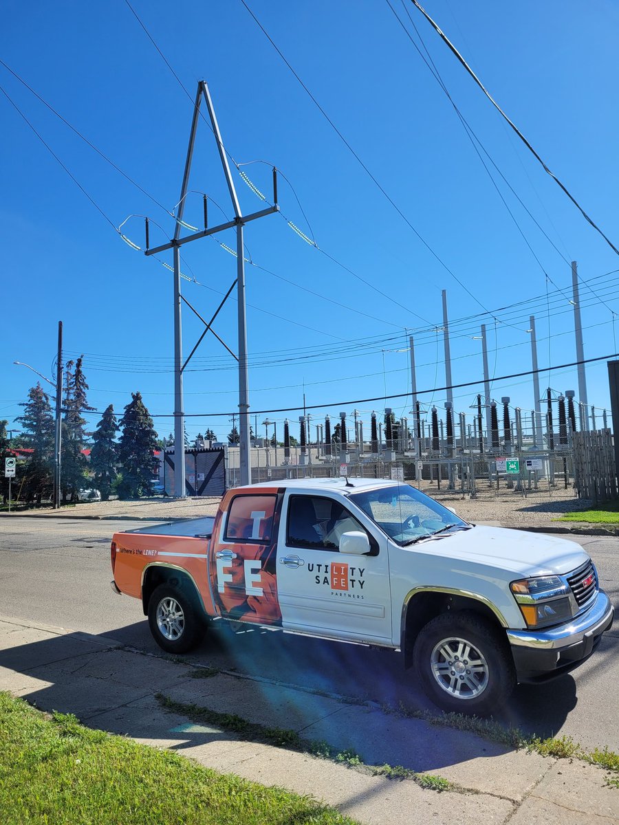 Utility_Safety's tweet photo. Things get very busy in the AIR, so be aware, with a locate request from #utilitysafety
#Fortis #Atco #EPCOR #ENMAX
#Eapuoc
#SafetyFirst
#Powerpole
#abcga
#aerial
#looklocateandlive #clicktoknow https://t.co/02WWdcOi5C