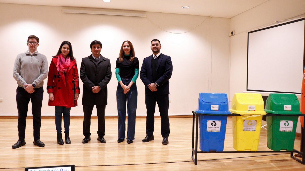 En marco del proyecto “Separación de los Residuos Reciclables – DINAPI, Institución Sustentable”, los funcionarios de las distintas dependencias de la institución participaron de las jornadas de EcoCapacitación ♻️

Información en el Centro de Noticias bitly.ws/Lpzi