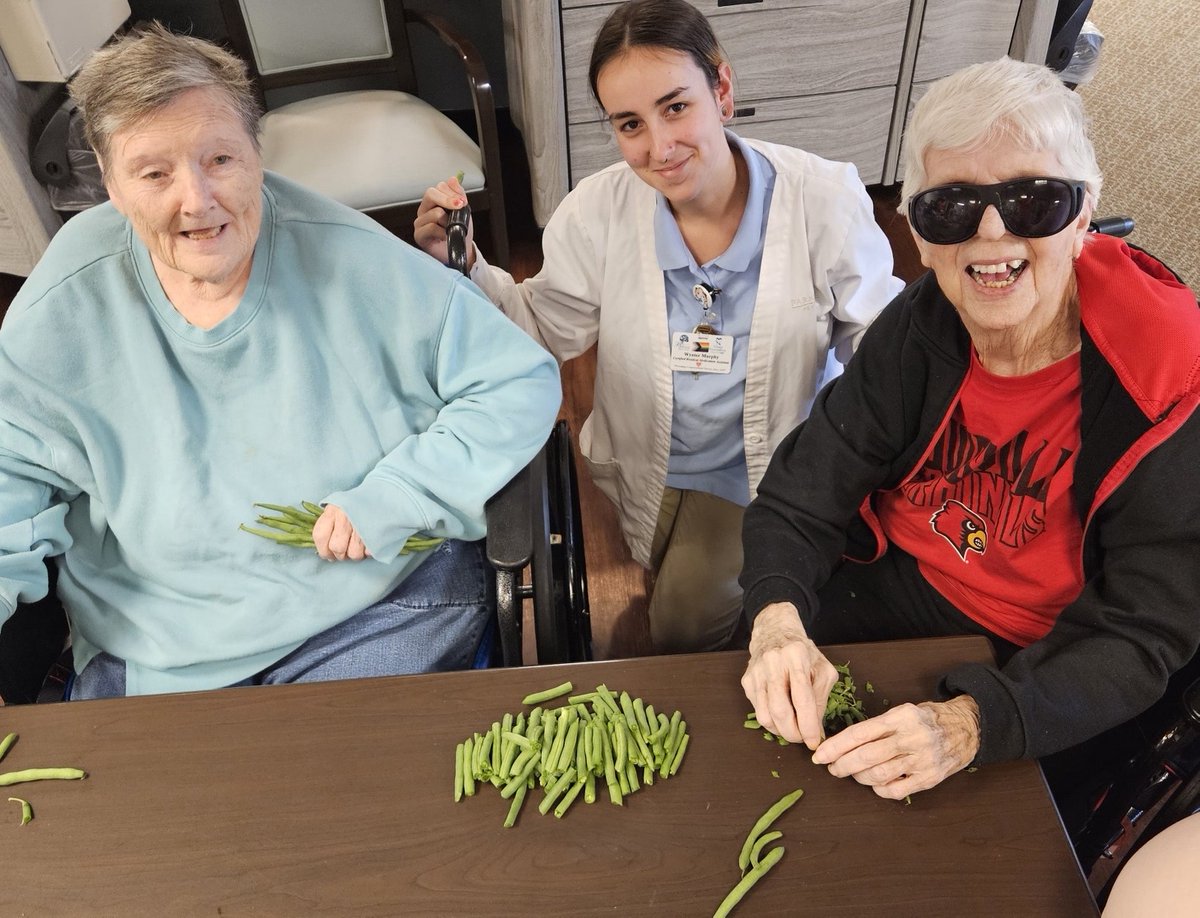 ParkTerraceHC's tweet photo. Remember sitting around snapping beans. We have plenty for everyone to enjoy. Our residents love to cook together. We are family at Park Terrace! #LegacyLane #TrilogyLiving https://t.co/kLDnZPJM5E