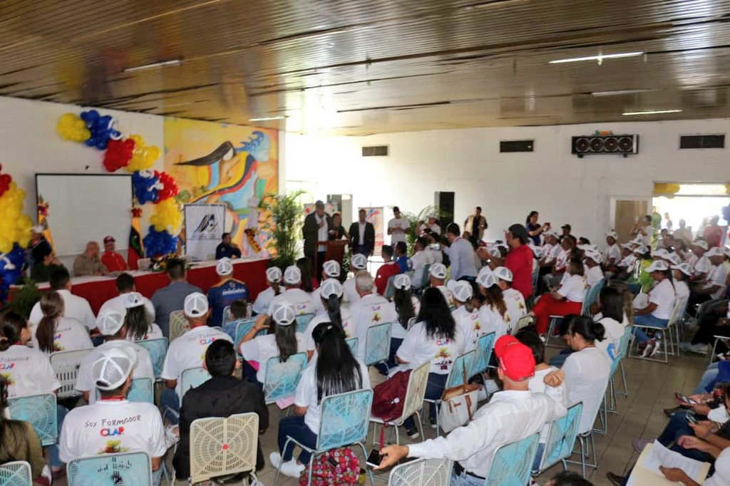 MinAlimenVen's tweet photo. En #Táchira con la presencia del ministro @LealTelleria cierra el 2do. ciclo del plan de actualización formativa de los CLAP que certifica como formadores a 89 multiplicadores, que van a las comunidades a replicar el proceso.

#ConMaduroMásPueblo 
#AlimentaciónEsBendición https://t.co/IrJNSULtxw