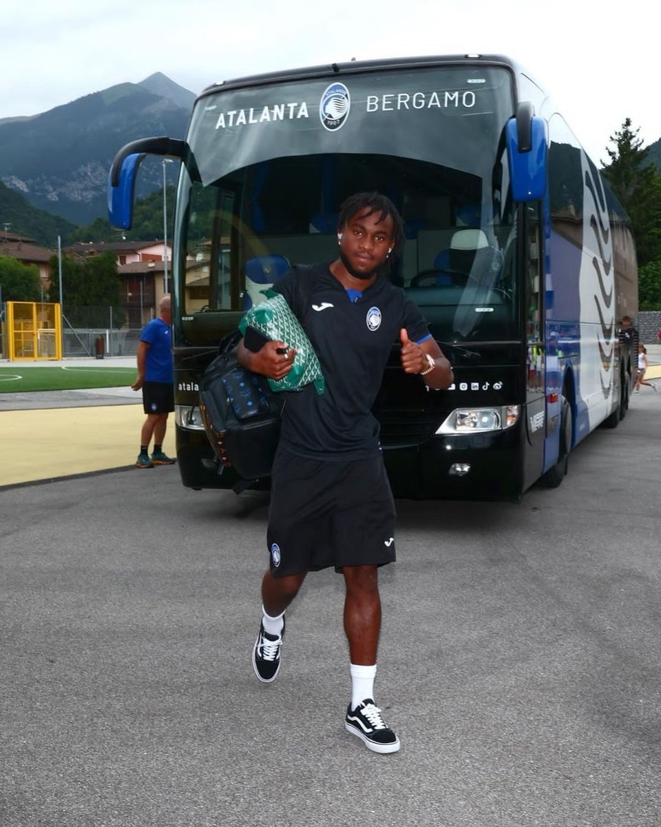 PoojaMedia's tweet photo. Boys are resuming training. #Lookman 🔥🇳🇬 https://t.co/Lgmr3dBACX