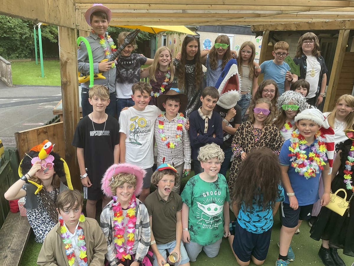 Willowclasshh's tweet photo. A massive thank you to the parents of Willow for organising and running the VIP room at tonight’s disco! I think everyone enjoyed their final primary school disco 🕺 https://t.co/YtiYXx01rL