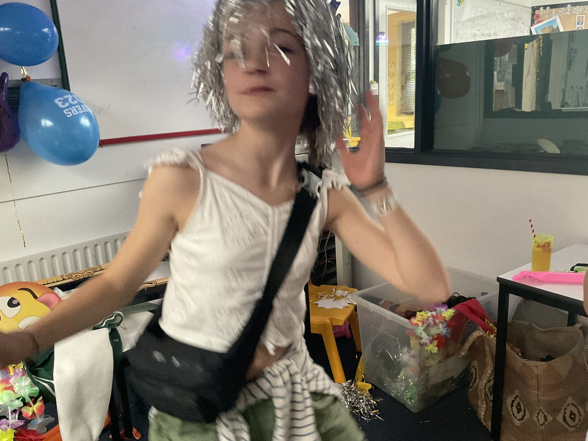 Willowclasshh's tweet photo. A massive thank you to the parents of Willow for organising and running the VIP room at tonight’s disco! I think everyone enjoyed their final primary school disco 🕺 https://t.co/YtiYXx01rL