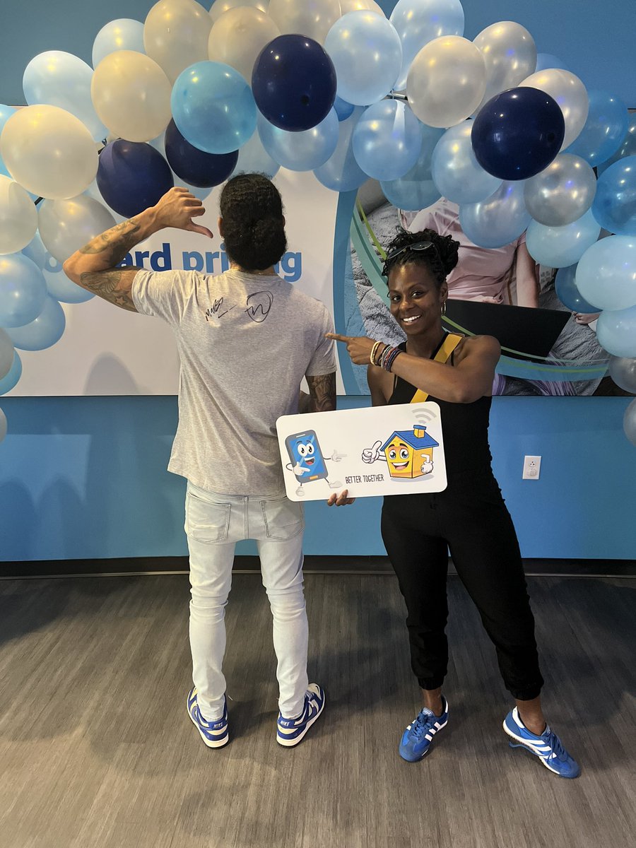 MrKenfromATT's tweet photo. Mr. James with his 2nd Fiber, which makes the 3rd XSell offer for Showtime Shoppes! #bettertogether #signtheshirt #rocktheblock @inVINCEables1 @Showtime_Roe @Julio_Cintron14 @VinceLeaks @404girl 🔥🔥 https://t.co/MZ3vrDIQ1n