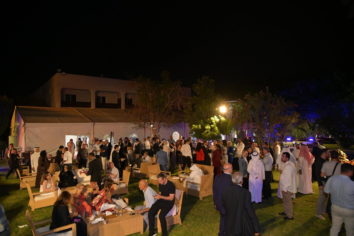 corm_kammoun's tweet photo. Très belle fête du #14Juillet à la résidence de France #Djeddah avec la communauté 🇲🇫, nos amis 🇸🇦 et la communauté diplomatique, animée par les artistes 🇨🇵 Rosa Villegas, Franck Monbaylet et Frédéric Sicard. 🎉 https://t.co/unIkq0dh6D