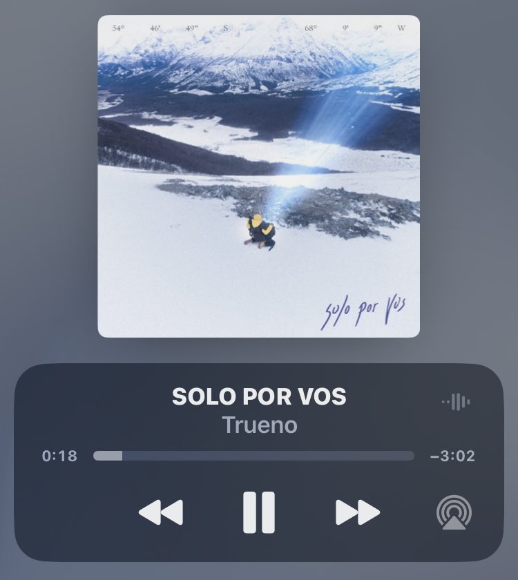 esperando que llegue el indicando para dedicársela