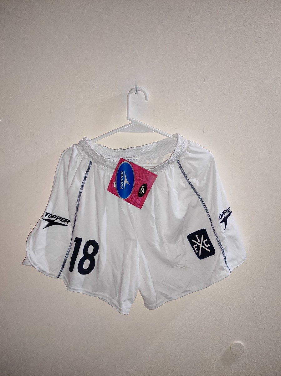 SORTEO 

Festejando los 2 mil seguidores y rumbo a los 3 mil...

Sale este short de Forlán, del año 2000 justamente. 

Participan todos los que me sigan, den like y RT. 

viernes que viene lo sorteo