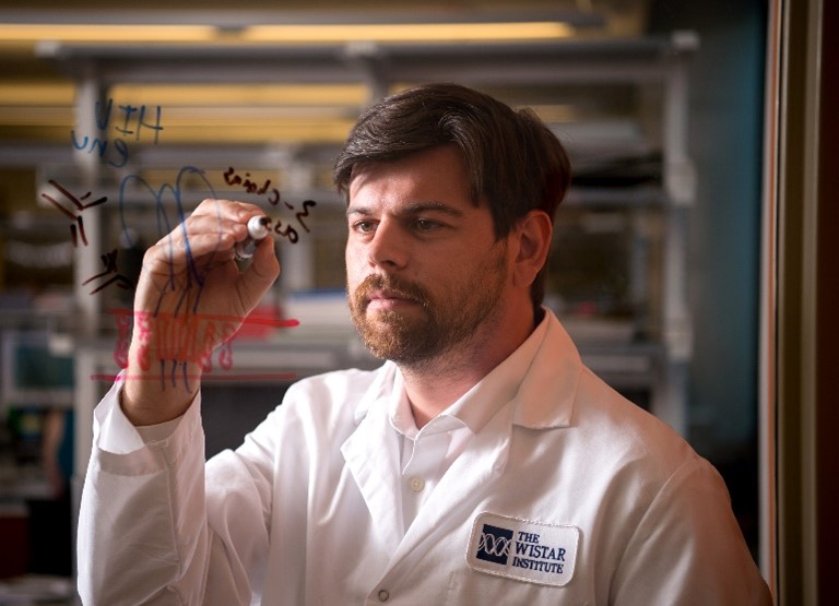 TheWistar's tweet photo. Did you know that #nanoparticles are smaller than the width of sewing thread? Wistar is researching them for possible HIV and COVID vaccines. Their small size allows scientists to target specific parts of the body for improved treatments and reduced side effects
#WistarScience https://t.co/gPS4AHDSkE