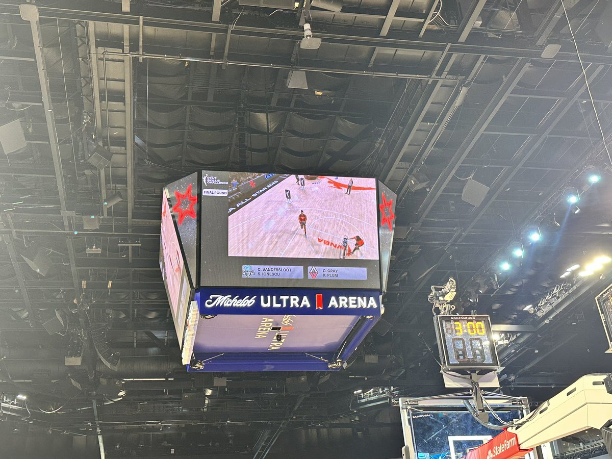 AkiemBailum's tweet photo. It’s the super teams’ world…we’re just livin in it

#LightItUpNYL vs #AllInLV in skills finals!

#WNBA #WNBAAllStar #WNBATwitter #MoreThanGame 

@BeyondTheW @LoIra_BTW @ShotBySBD @stepheelovell @IAmSoulTronik https://t.co/xJMqjlMWva