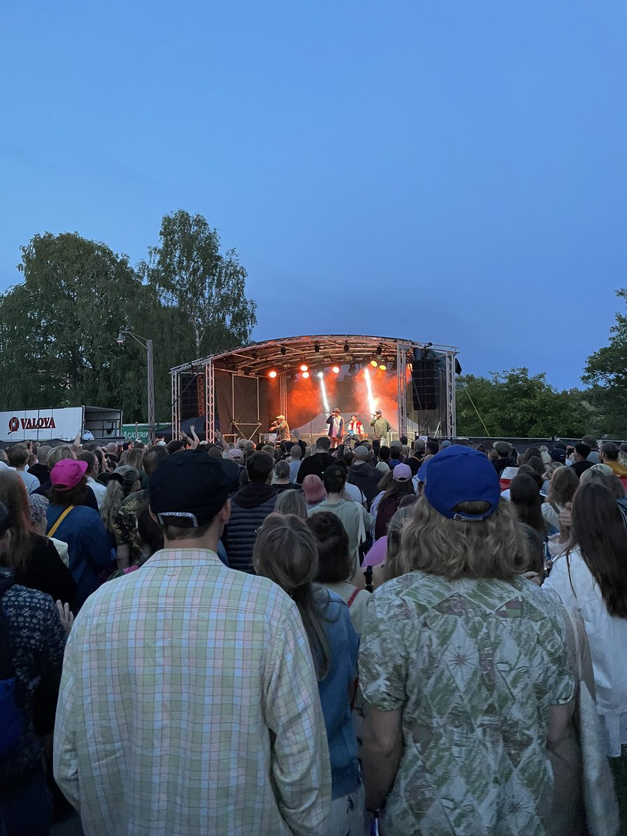 Kalevauva katsoo Gaselleja. #downtowncalling