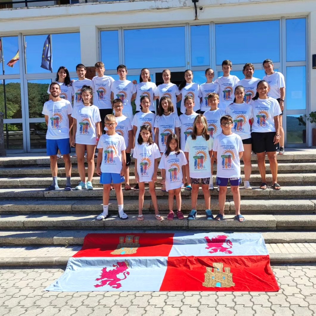 FECLEBA's tweet photo. En marcha el Campus de Bádminton I en Béjar (Salamanca), con mucho entrenamiento, diversión, aventura, piscina.. y con la presencia de la Olímpica Esther Sanz. 🏸🌞🌊💪
@Deportesjcyl #Badminton #teamCYLbadminton https://t.co/yBsIssBT2g
