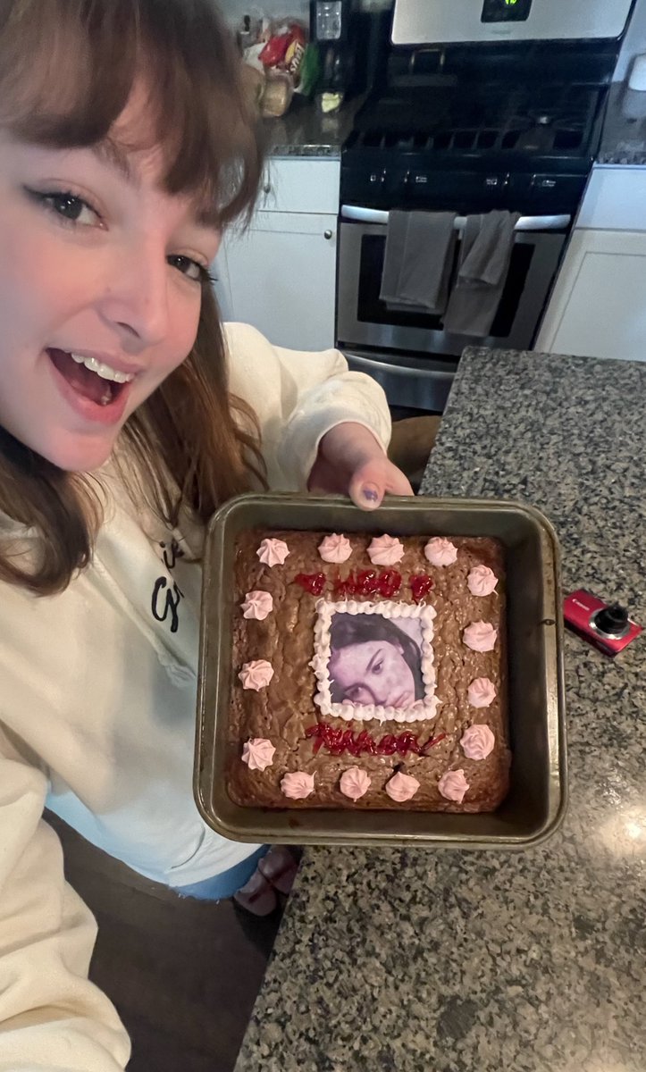 goldrushgracie's tweet photo. happy birthday minor!!! made a brownie cake in honor of 3 years!!!
#Happy3rdBirthdayMinor https://t.co/ks8Ik95NP2