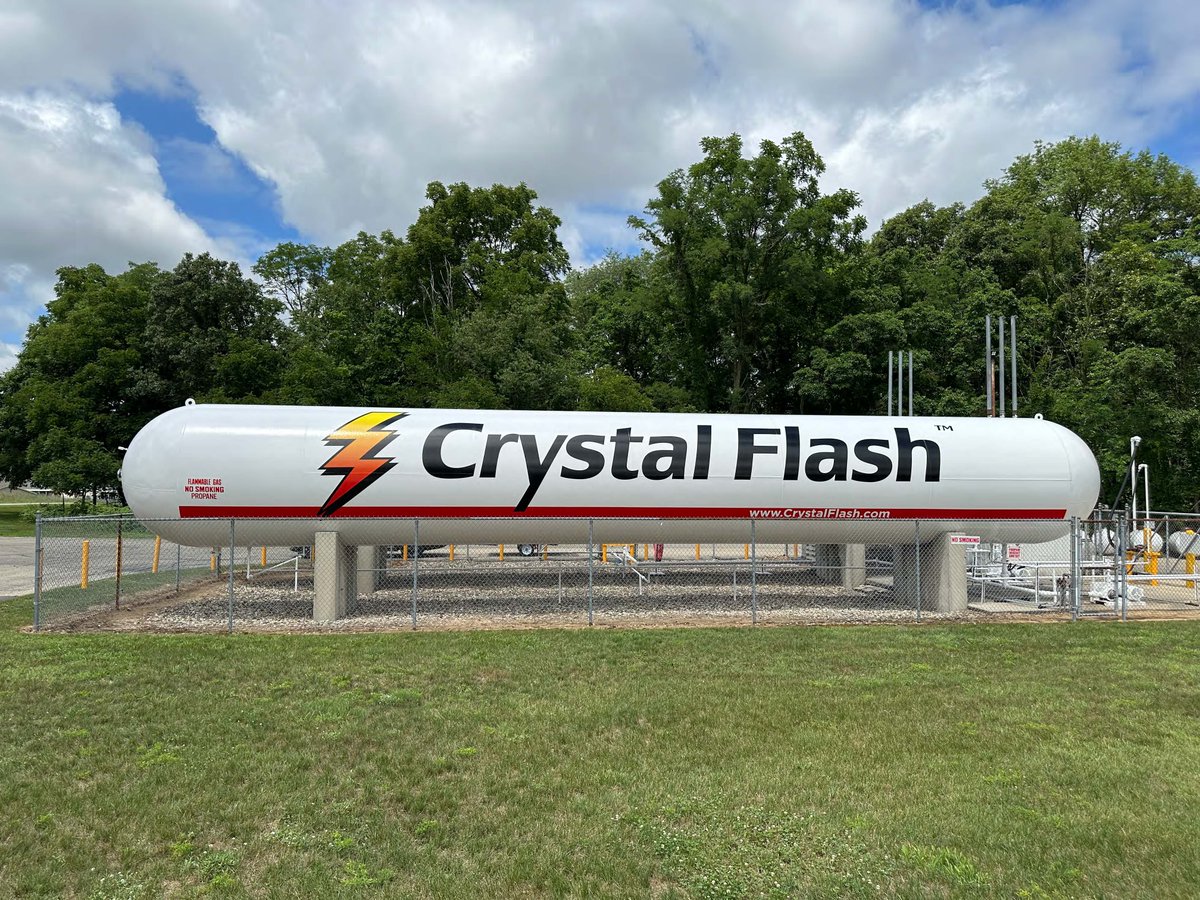 CrystalFlashMI's tweet photo. Fresh paint and graphics on two of our storage tanks in #PawPaw!
60,000 gallons of raw propane power!
#CrystalFlash⚡️ #TheCFDifference⚡️ #propane🔥 #EnergyForEveryone♻️ https://t.co/GBNKDf099b