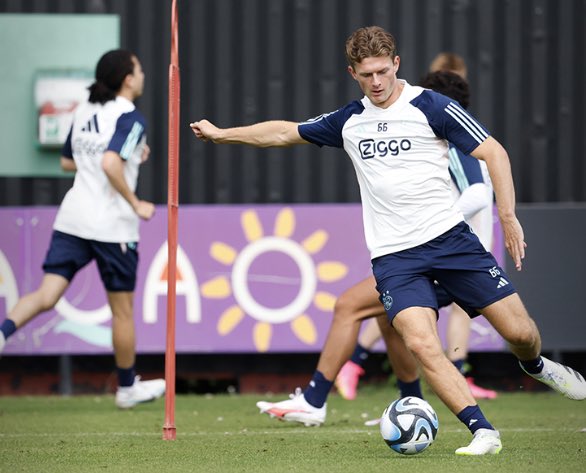 gaertssen's tweet photo. veel nieuws bij #Ajax…. maar ook gewoon een trainings-dag💪👍 https://t.co/svrkUXgiVw