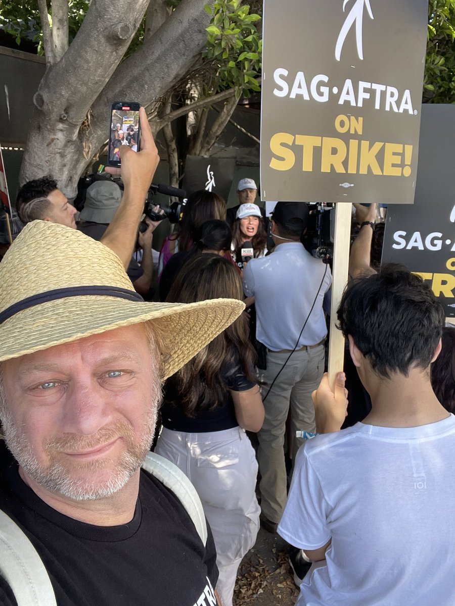 Scott_Krinsky's tweet image. #SAGAFTRAstrike  Day 1 #UnionStrong  #ActorStrike