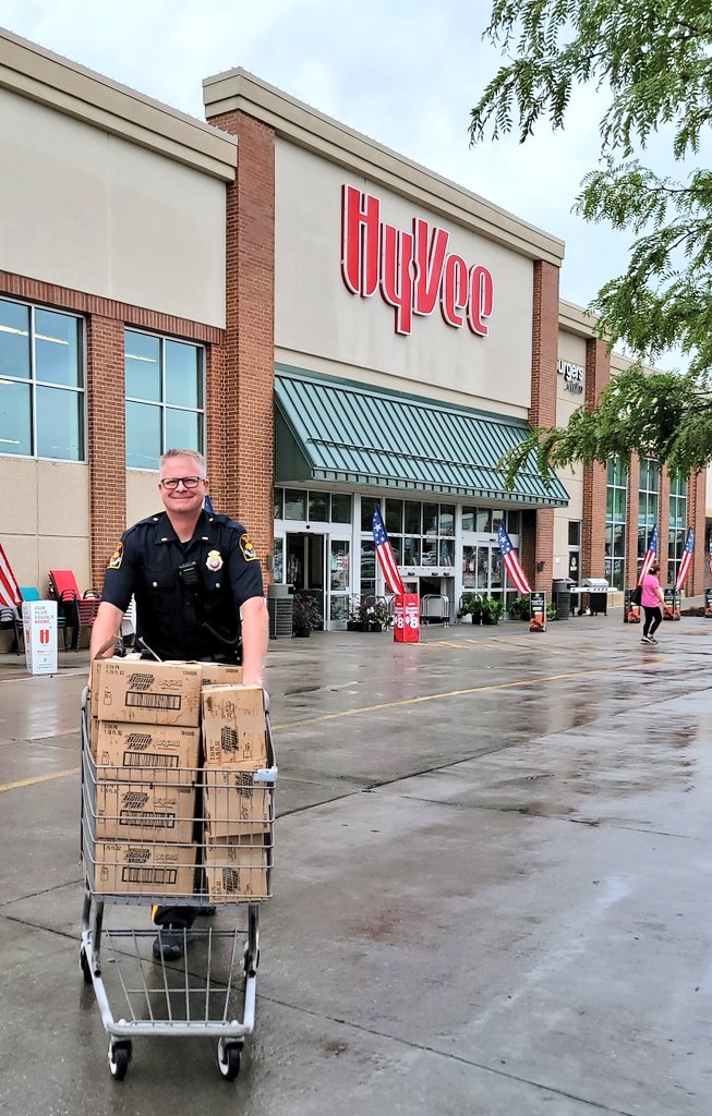 NotOPDVanessa's tweet image. Rain, rain,  WENT AWAY!

SEE Y'ALL TONIGHT!!
#BombPopWithACop
6pm-8pm 
Stinson Park

#OmahaPolice helicopter, cruisers, motorcycles, mobile command center, horses, &amp;amp; more!

@DCSheriffNE @UNODPS @DCNE911 @AAANebraska @SecurityNatlBnk @DHSgov Team Bike Rescue &amp;amp; MORE!

#OPD