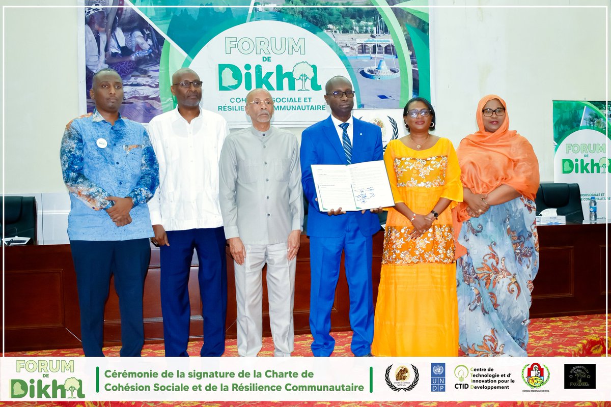 samabdiosman's tweet photo. Heureux d'avoir coordonné cette initiative inédite qui, au départ, était une belle aspiration devenue une réalité concrète.

Un grand merci à SE. Said Nouh, le Ministre de l'Intérieur, pour son leadership et son appui constant pour mener à bien ce processus.

Mes remerciements aussi à Mme Emma N'Gouan-Anoh, Représentant du PNUD, pour son soutien et engagement.

Kudos à SE Moustapha Mohamed, Ministre de l'Education Nationale et de la Formation Professionnelle, Dr Ahmed Robleh, Ministre de la Santé, SE Mouna Osman, Ministre de la Femme et Famille, et SE Omar Abdi, Ministre du travail. Par le biais de leurs signatures, ils démontré l'engagement des pouvoirs publics vis à vis de cette cause nationale👏🏿👏🏿👏🏿

Gratitude au Tout Puissant et que vive la République de Djibouti 🙏🏿

#Djibouti #ForumDeDikhil #Charte #Cohésion #Sociale #Résilience #Communautaire #éducation #santé #Emploi #Economie #Culture #Tic #changementClimatique #Genre #Jeunesse