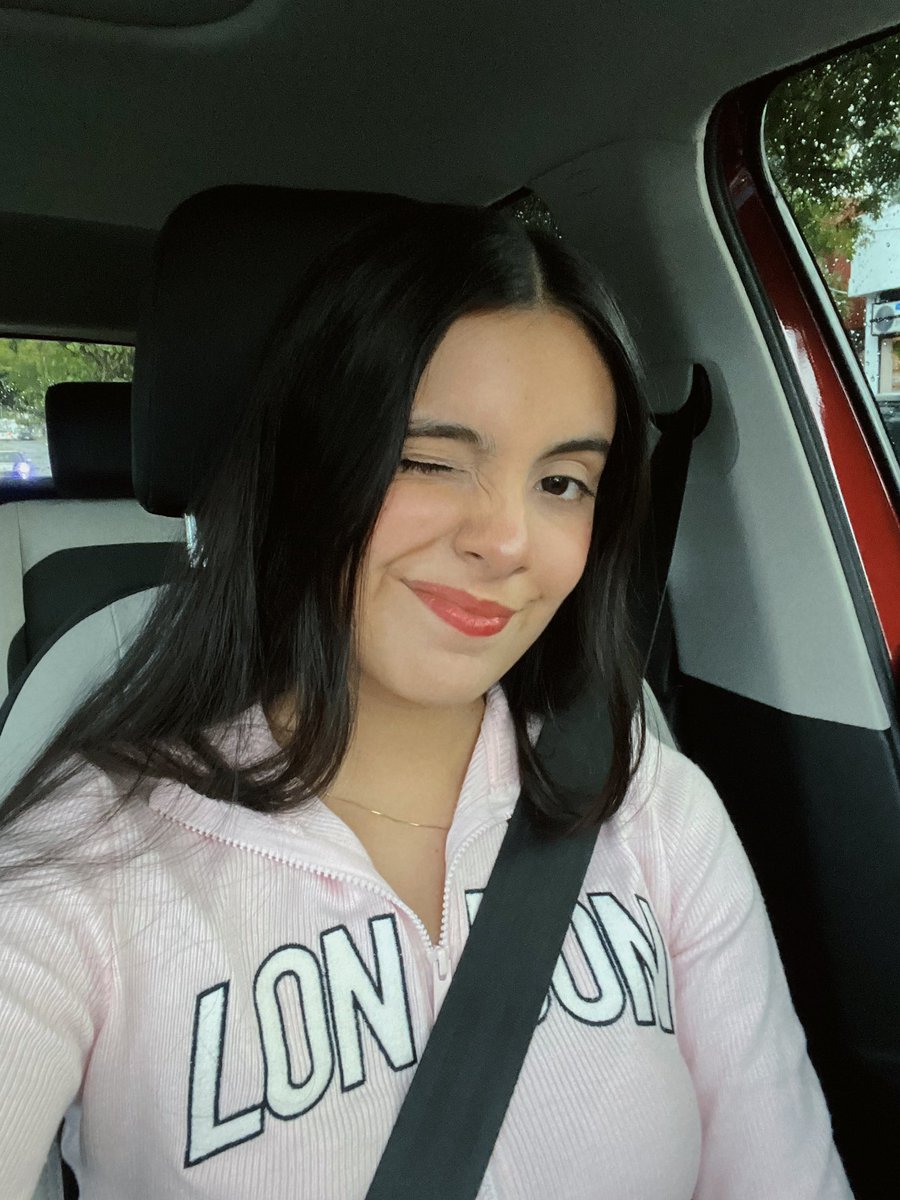 sin6n_'s tweet photo. fotitos en mi cochesin 💗🧸☁️ https://t.co/c8hDBCzh94