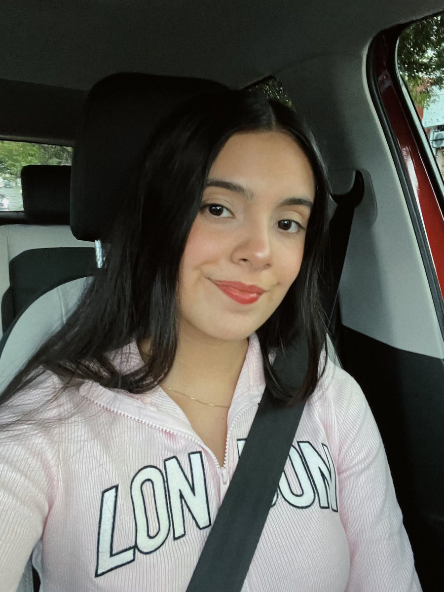 sin6n_'s tweet photo. fotitos en mi cochesin 💗🧸☁️ https://t.co/c8hDBCzh94