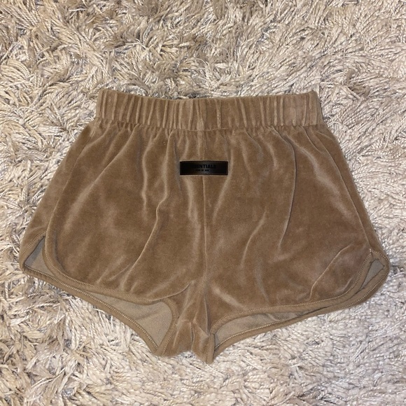 TerriCarbone1's tweet photo. So good I had to share! Check out all the items I'm loving on @Poshmarkapp from @GoodBadStupid #poshmark #fashion #style #shopmycloset #carhartt #essentials: https://t.co/G7s9JcZ45C https://t.co/9MJHHX01kd