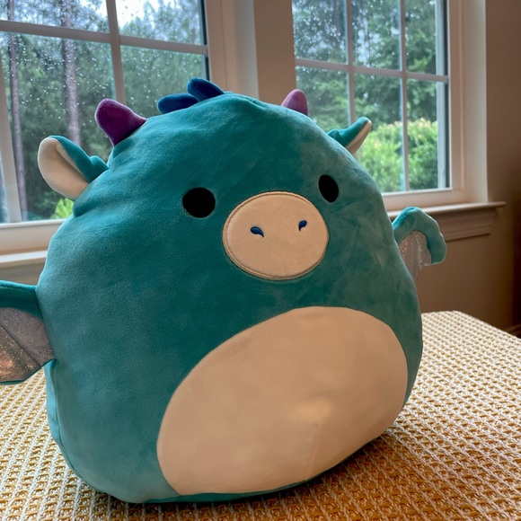 itsbryanbailey's tweet photo. So good I had to share! Check out all the items I'm loving on @Poshmarkapp #poshmark #fashion #style #shopmycloset #kateandlily #squishmallows: https://t.co/39PgGTVsCA https://t.co/JFxMPCpYZU
