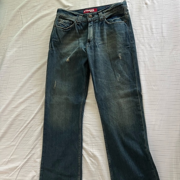 So good I had to share! Check out all the items I'm loving on <a href="/Poshmarkapp/">Poshmark</a> #poshmark #fashion #style #shopmycloset #sharagano #lululemonathletica #express: posh.mk/Qm5ZSk25qBb