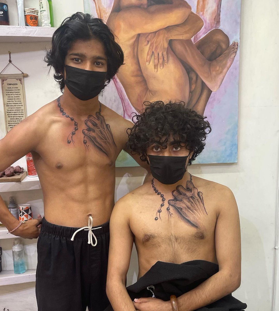 sushmitaroy__'s tweet photo. Freehand 3D hand tattoo done for this duo.
-
Toronto Tattoo Studio Frozen Ink And Art by Krishna Roy
https://t.co/8gs97qOom7
_
#torontotattoostudio #frozeninkandart #krishnaroytattoo #toronto https://t.co/O5qUAzVo2R